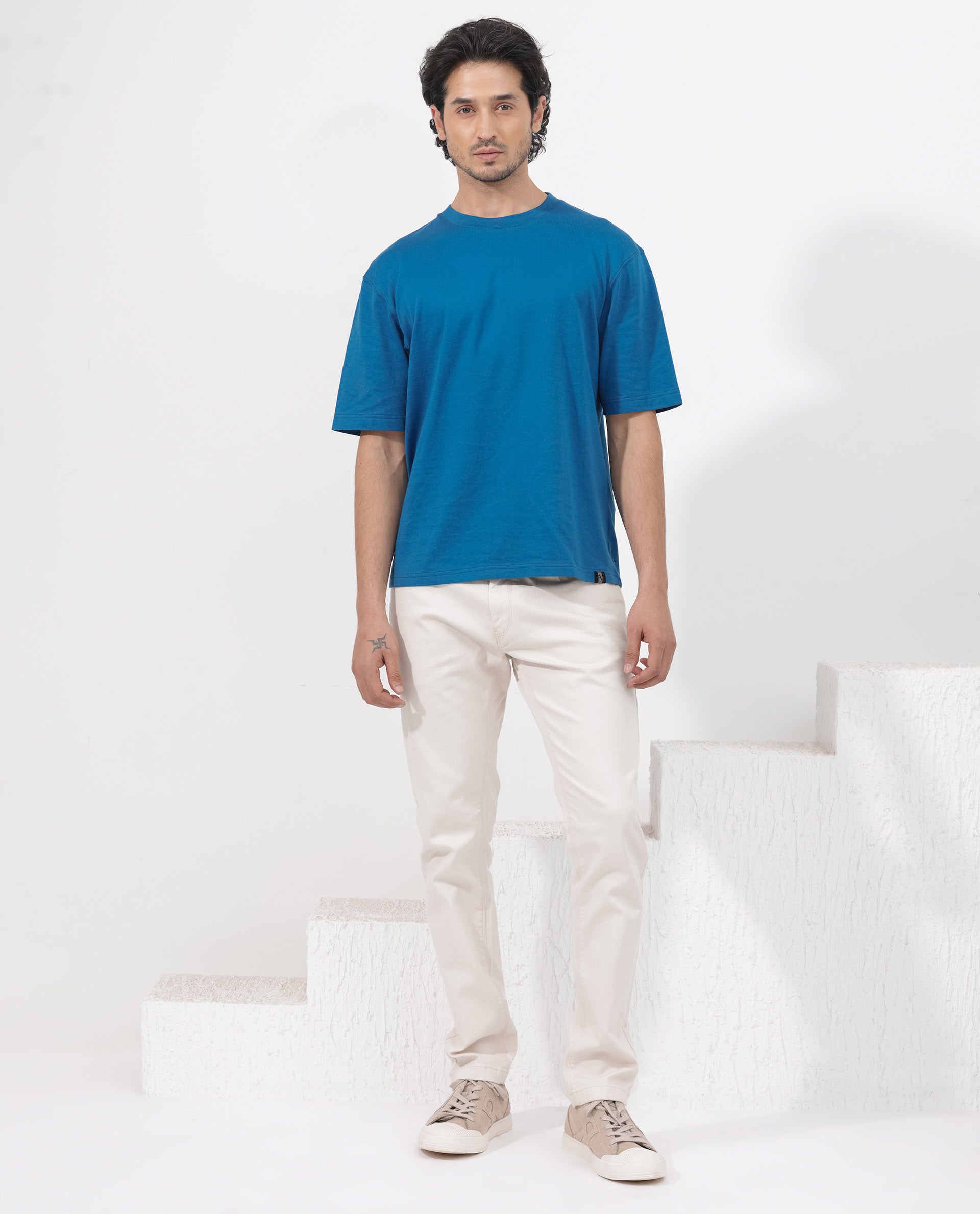 Rare Rabbit Men's Gallos Blue Short Sleeve Oversized Solid T-Shirt