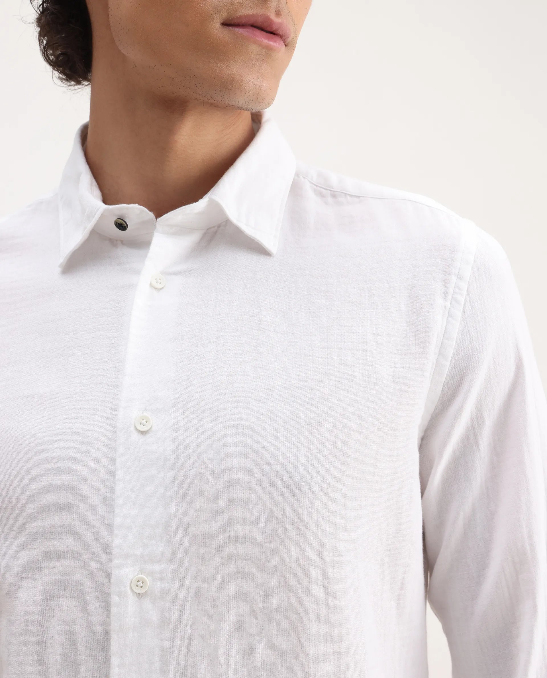 Rare Rabbit Men's Lassen Ls White Cotton Plain Relaxed Fit Full Sleeve Collared Shirt