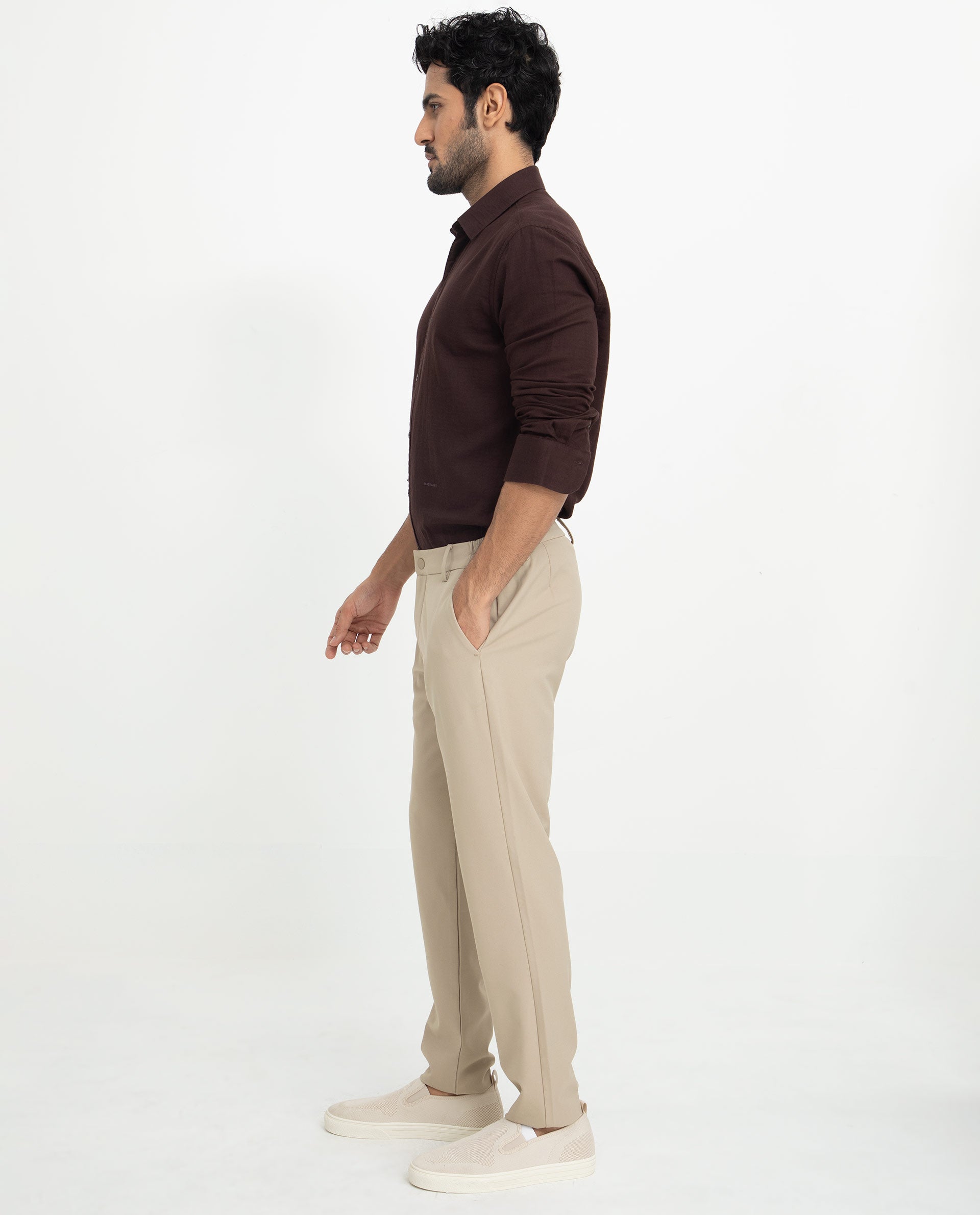 Brown Pants Outfits: 18 Examples & The Colours That Go Best
