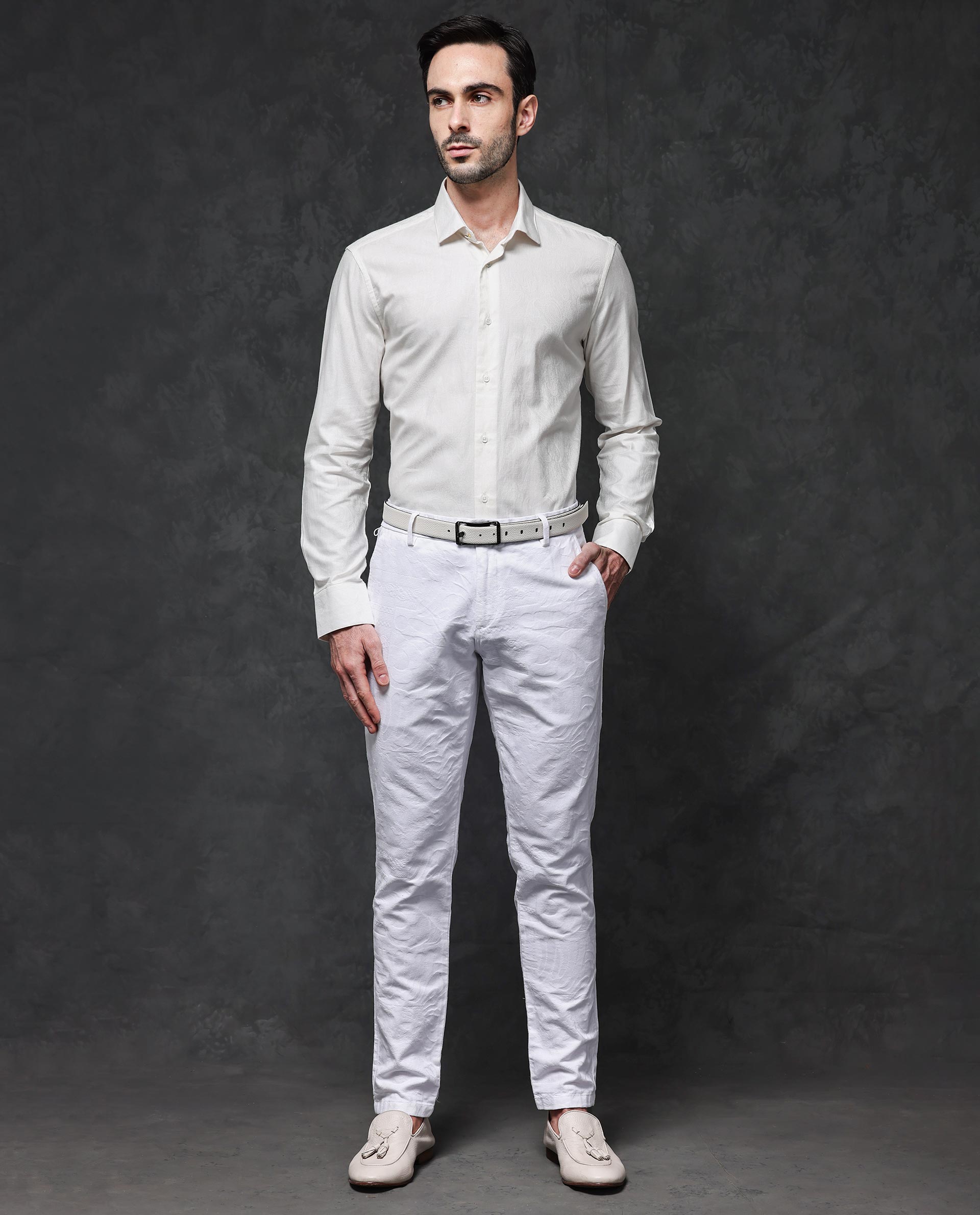 Diskret spelsetup som speglar fokus och kontroll