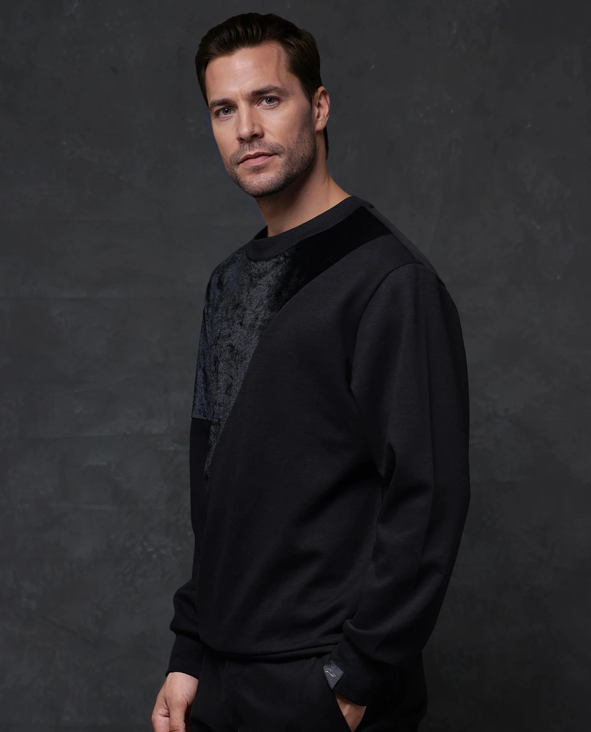 Rare Rabbit Men Roe Black Full Sleeve Crew Neck Velvet Cut and Sew Pre