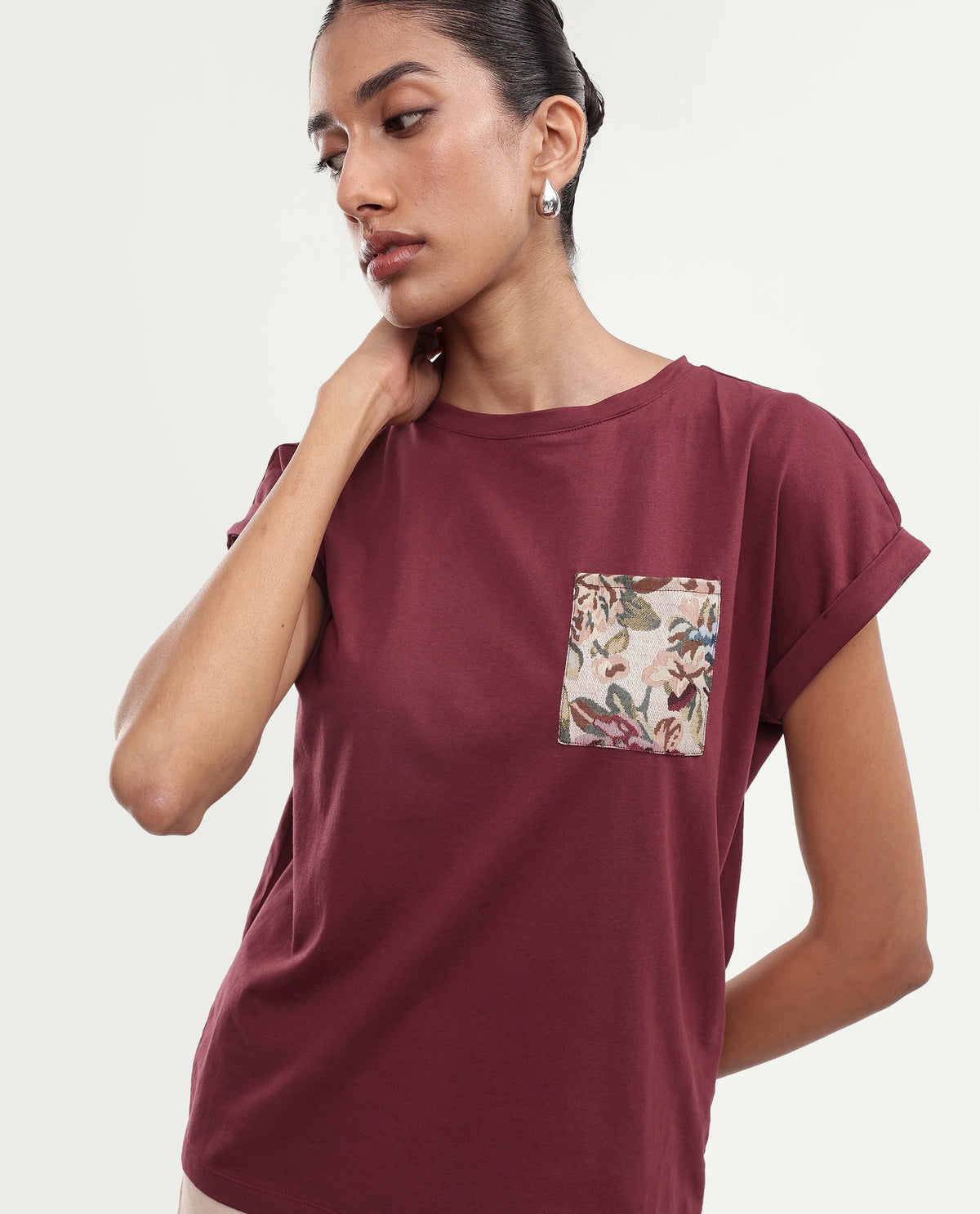 Rareism Women's Tasses Dark Maroon Cotton Blend Crew Neck Relaxed Jacquard T-Shirt