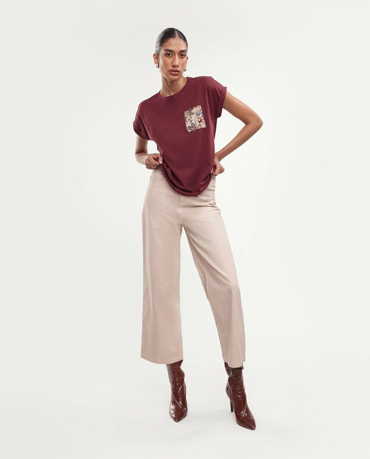 Rareism Women's Tasses Dark Maroon Cotton Blend Crew Neck Relaxed Jacquard T-Shirt