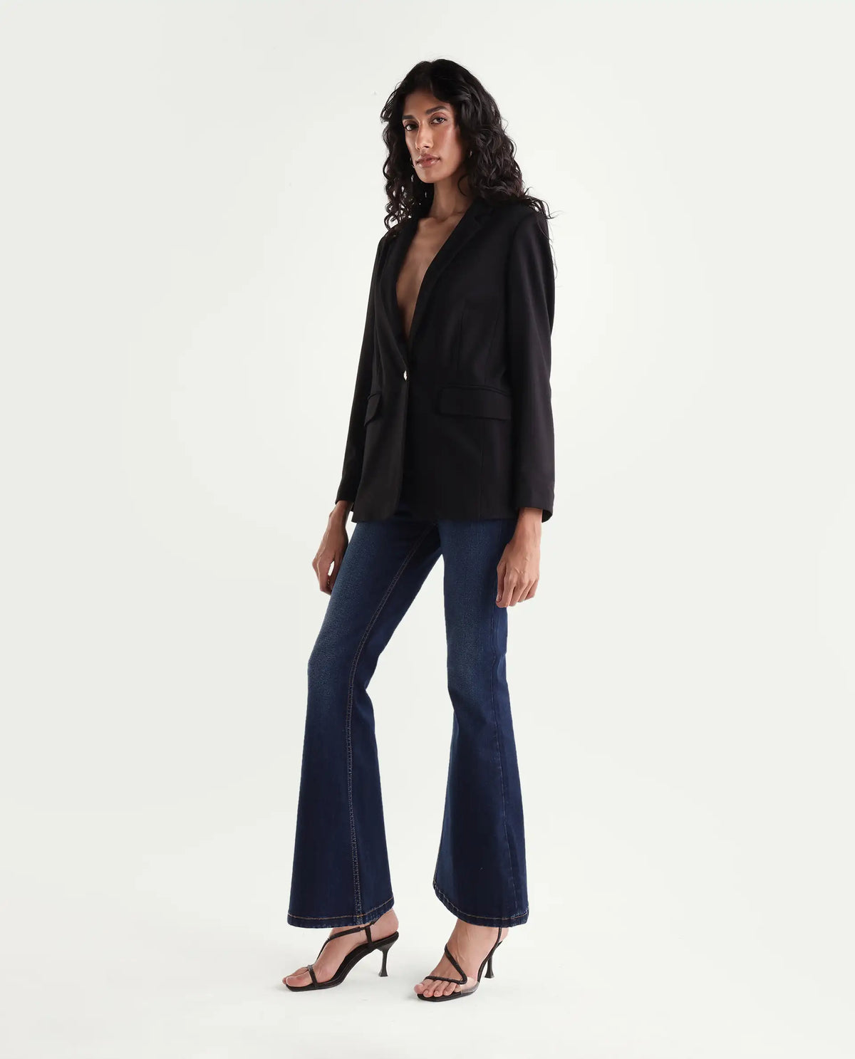 Rareism Women's Bute-3 Dark Blue Cotton Blend Shank And Zipper Bootcut Plain Jeans
