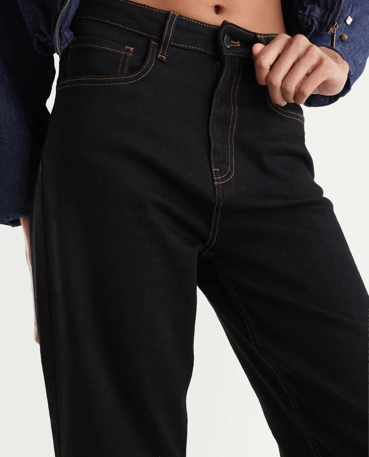Rareism Women's Strank-3 Dark Black Cotton Blend Shank And Zipper Ankle Straight Plain Jeans