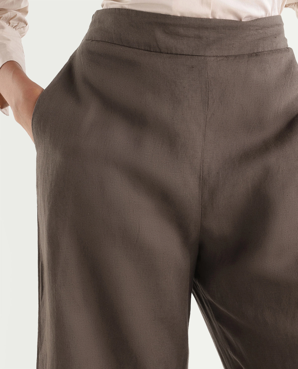 Rareism Women Latent Dark Brown 100% Linen Plain Barrel Trouser