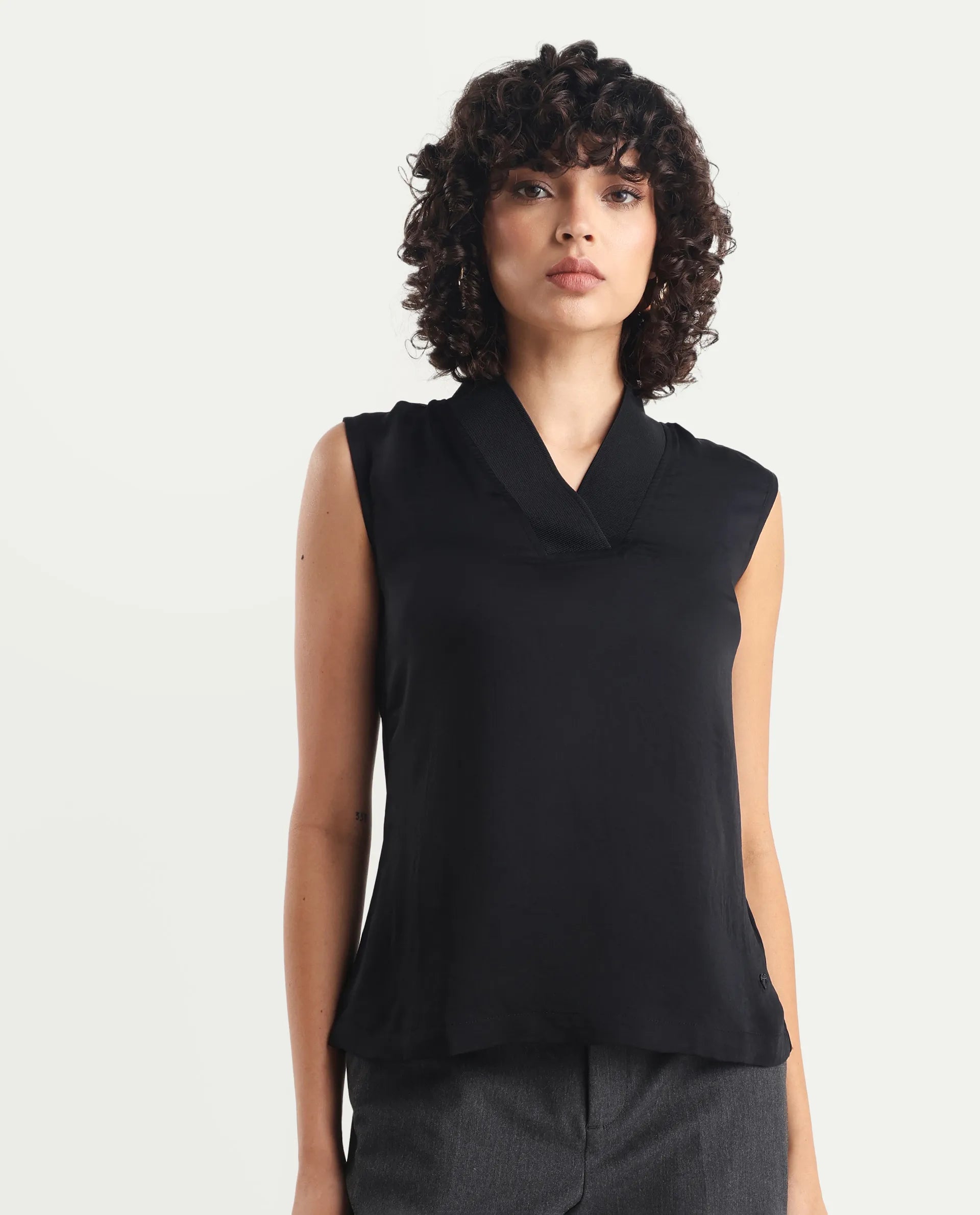 Rareism Women's Siyar Black Satin V-Neck Plain Sleeveless Regular Fit Top
