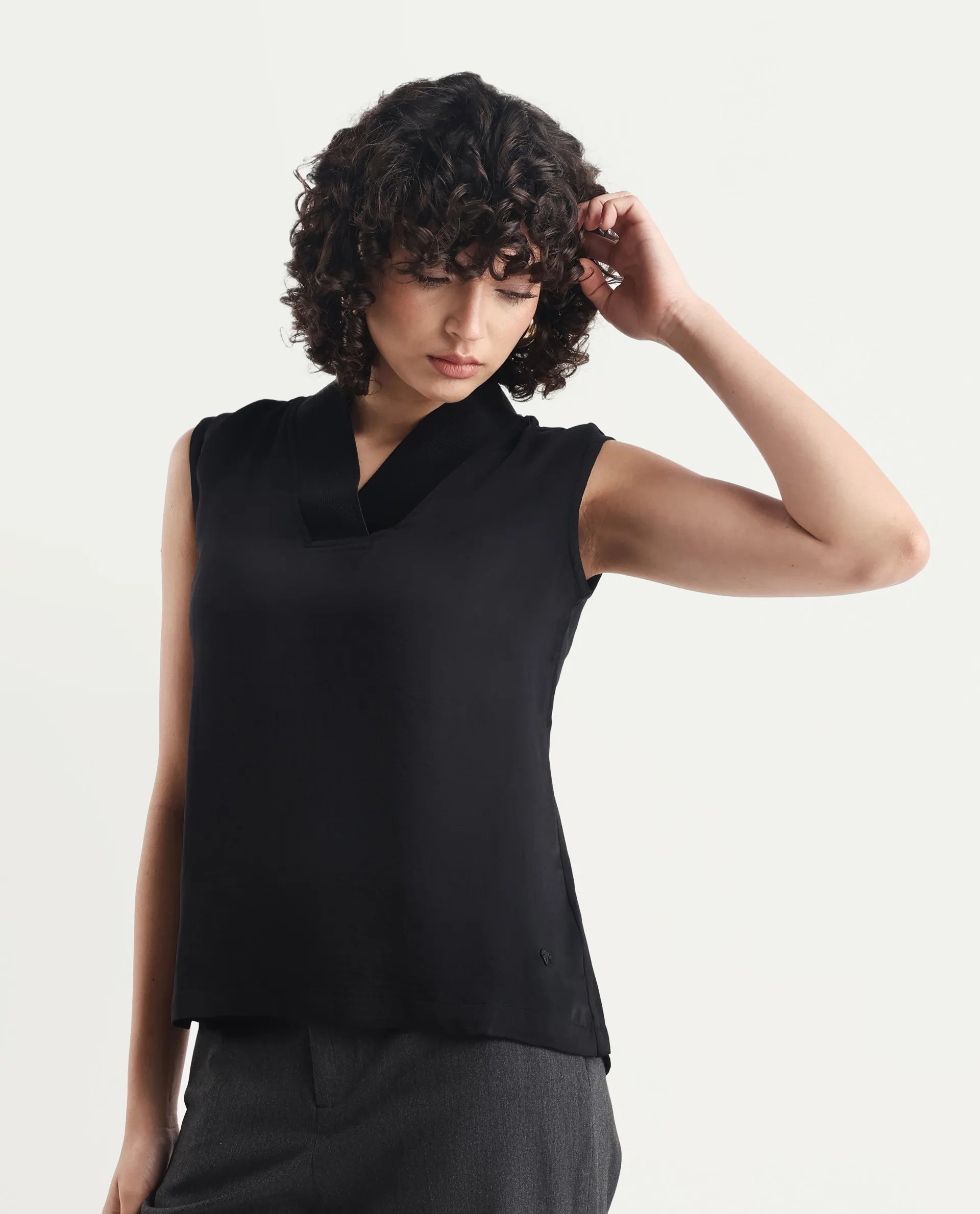 Rareism Women's Siyar Black Satin V-Neck Plain Sleeveless Regular Fit Top