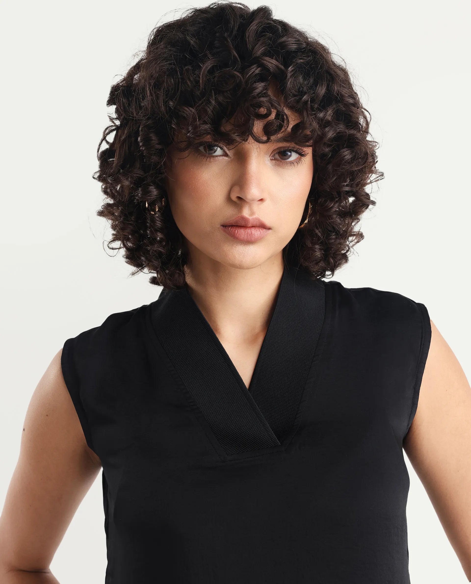 Rareism Women's Siyar Black Satin V-Neck Plain Sleeveless Regular Fit Top