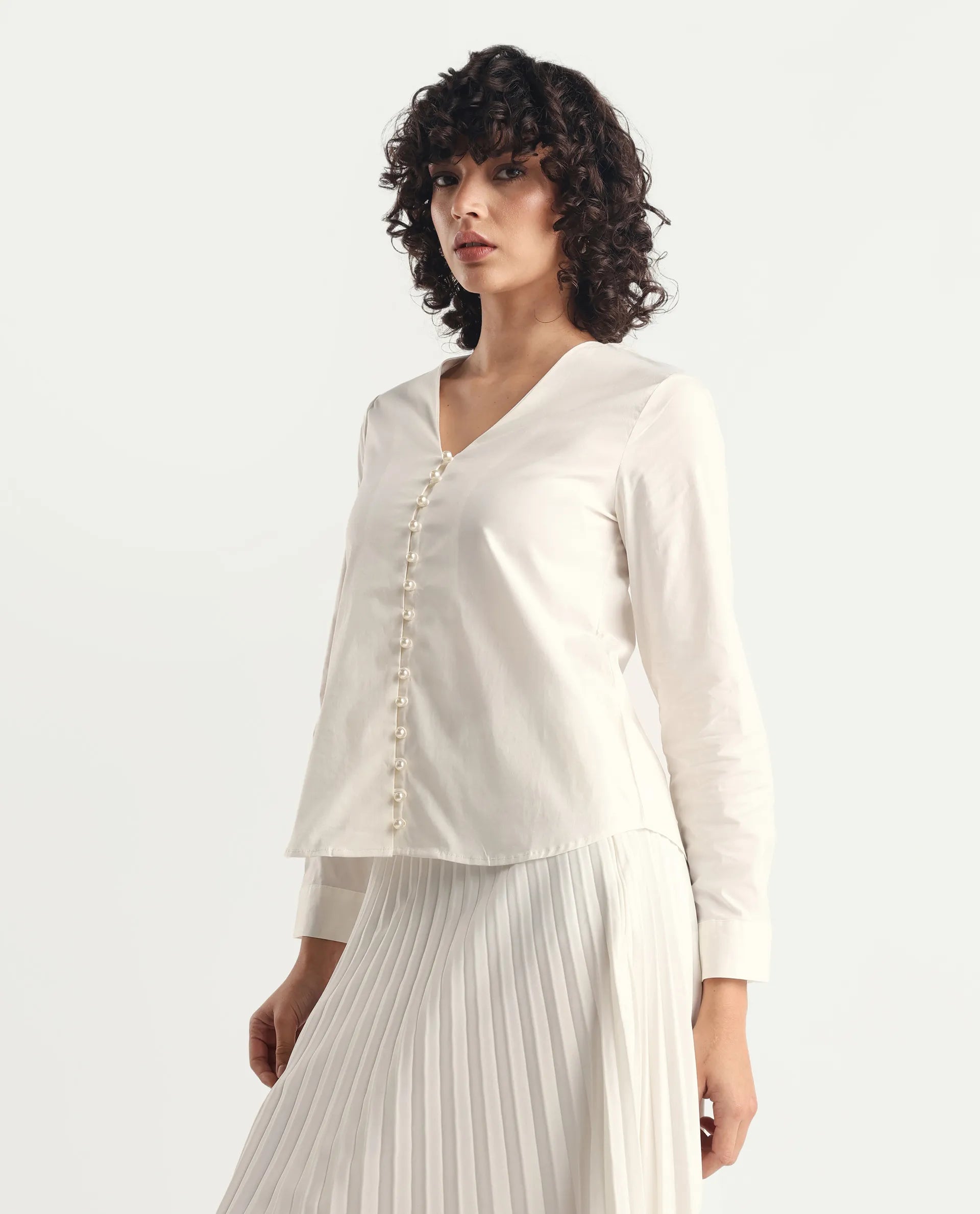 Rareism Women's Starbs Off White Cotton V-Neck Plain Cuffed Sleeve Regular Fit Top