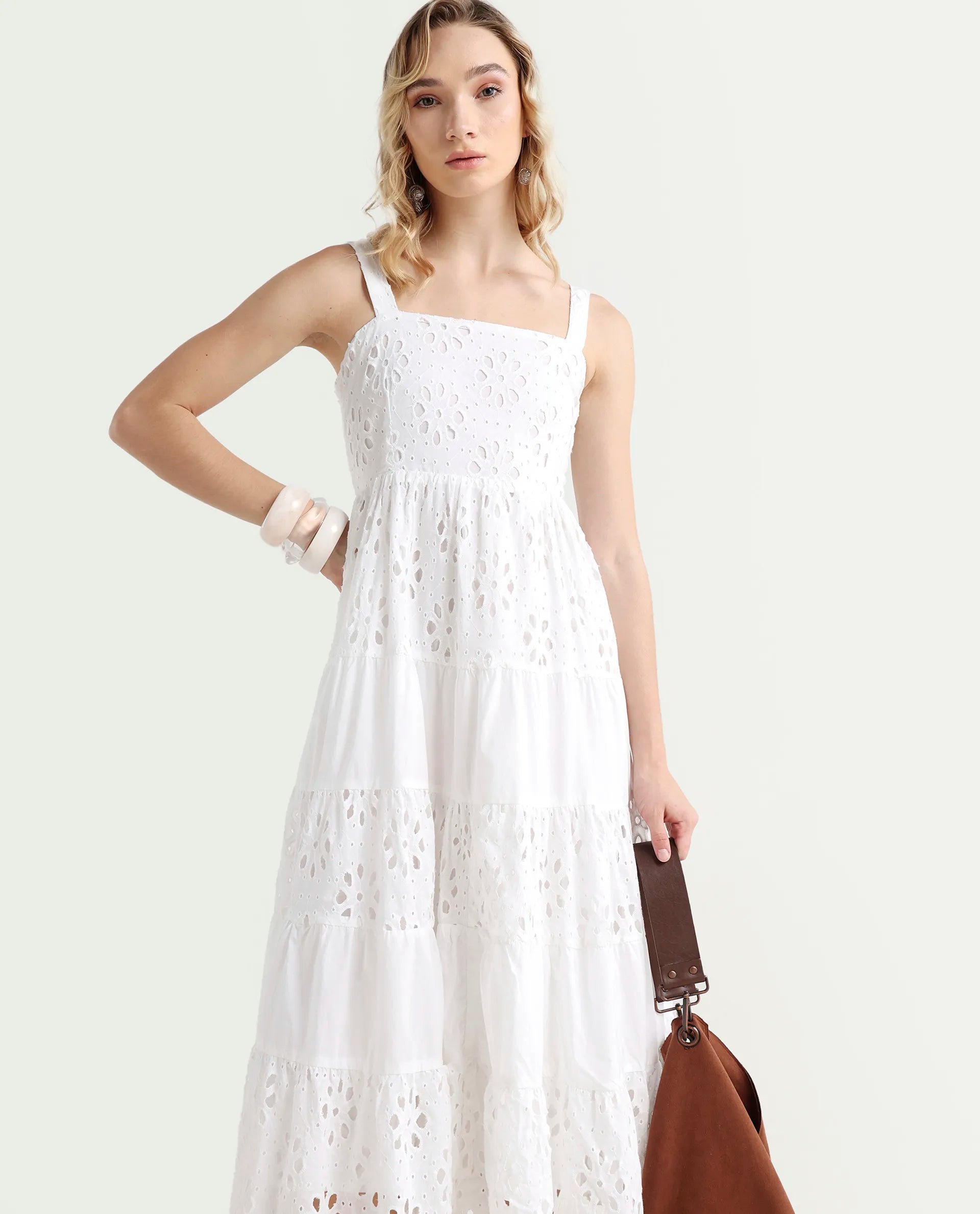 Buy Stiletus - White Plain Maxi Dress| Rareism Buy Stiletus - White Plain Maxi Dress| Rareism