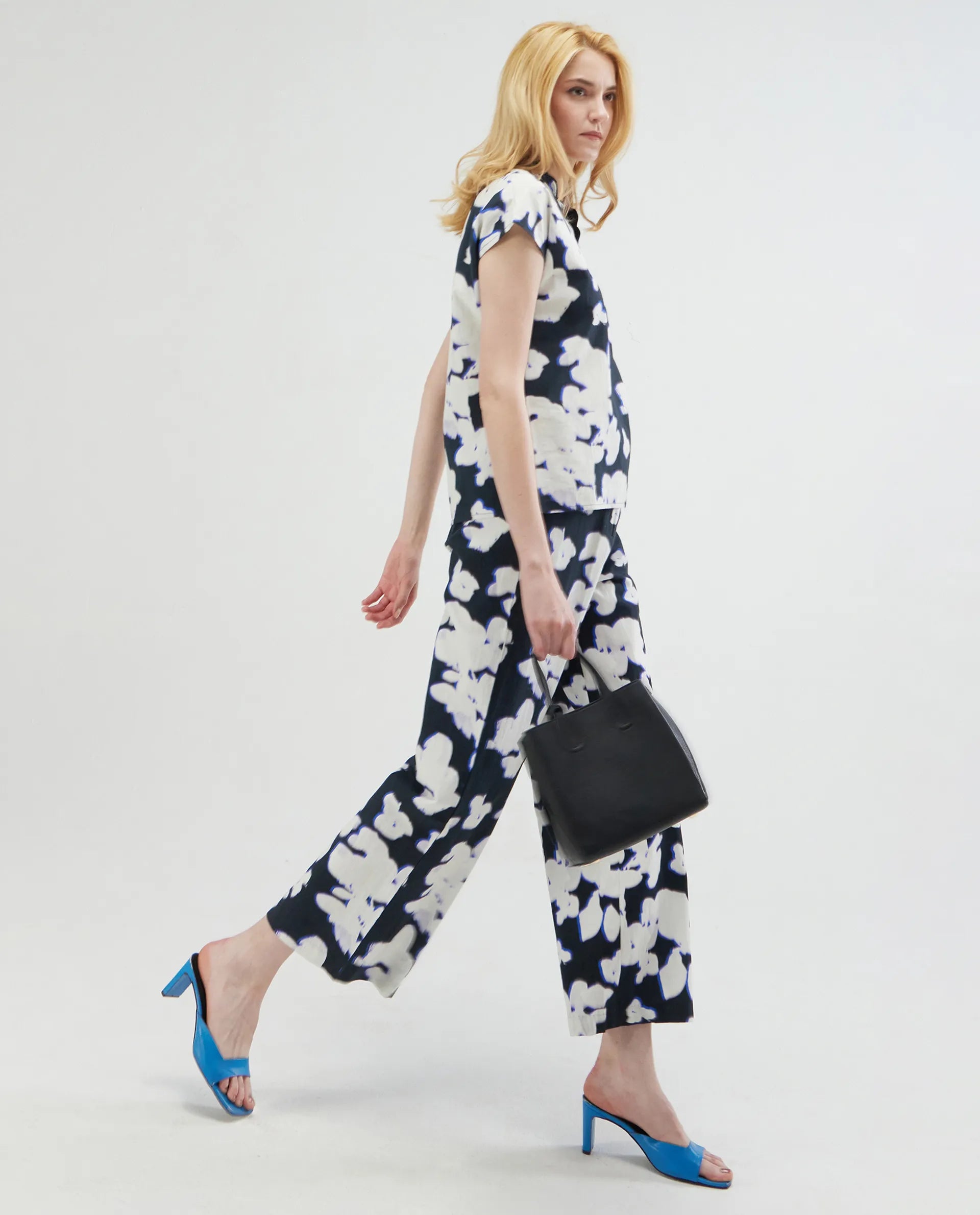 Rareism Women's Janfara B Black Cotton Abstract Print Ankle Length Wide Trouser