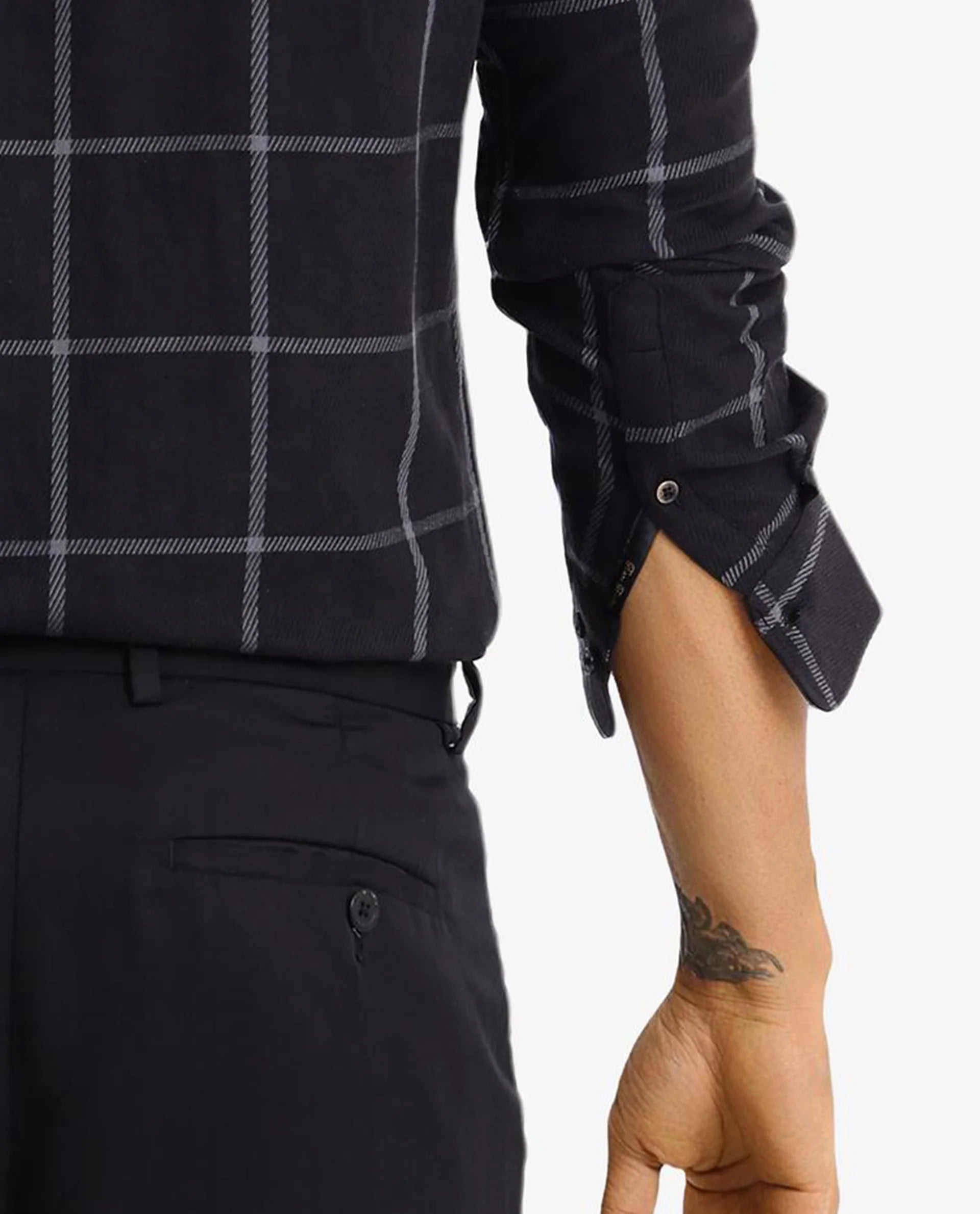 Rare Rabbit Men Tuffah Black Cotton Fabric Full Sleeve Regular Fit Twill Checks Shirt