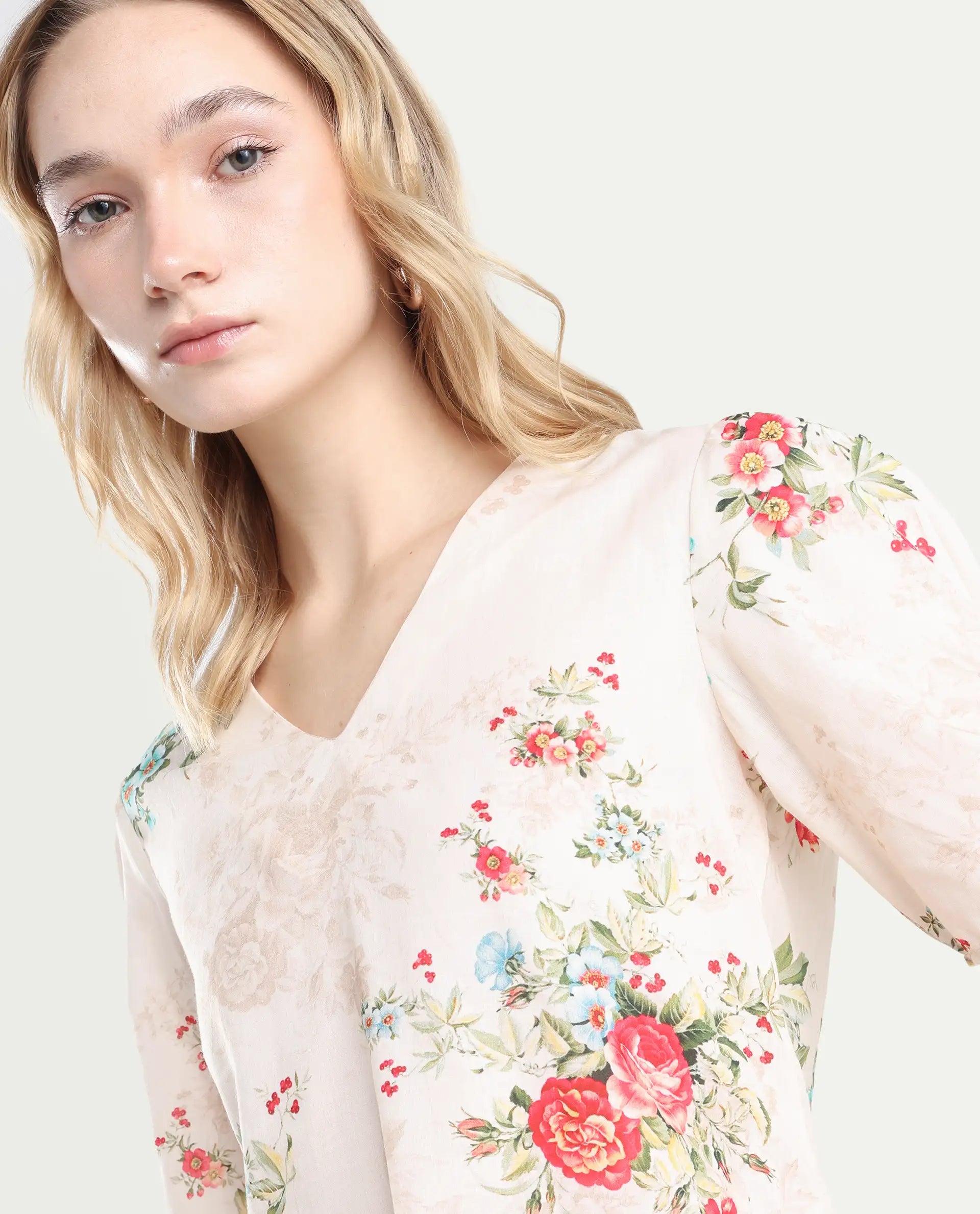 Rareism Women's Zamora Multi Cotton V-Neck Floral Print Bell Sleeve Crop Regular Fit Top