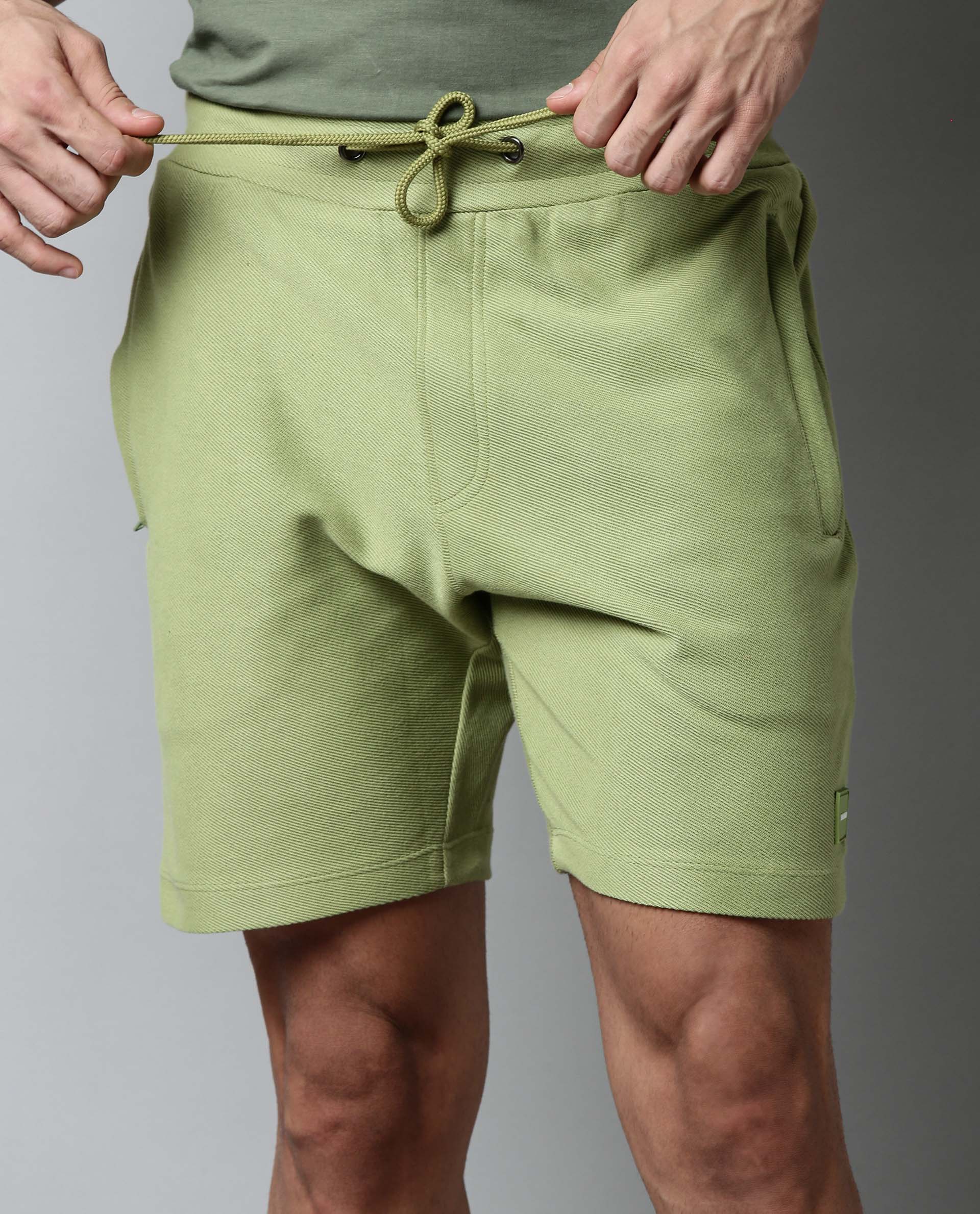 RARE RABBIT MEN'S REBEL GREEN SHORTS SOLID MID RISE
