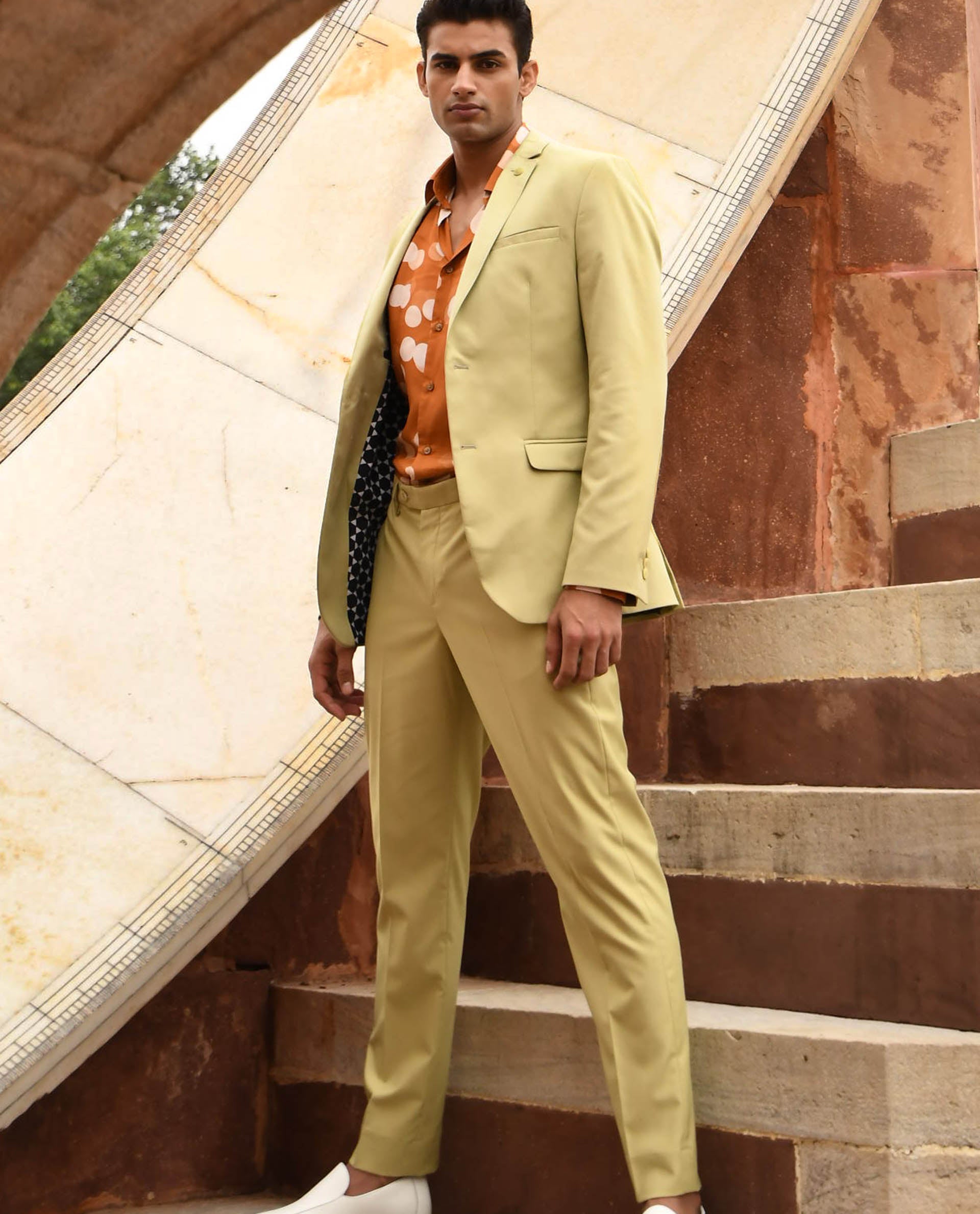 Rare Rabbit Men's Berzu Green Polyester Viscose Fabric Notch Lapel Single Breasted Tailored Fit Solid Blazer