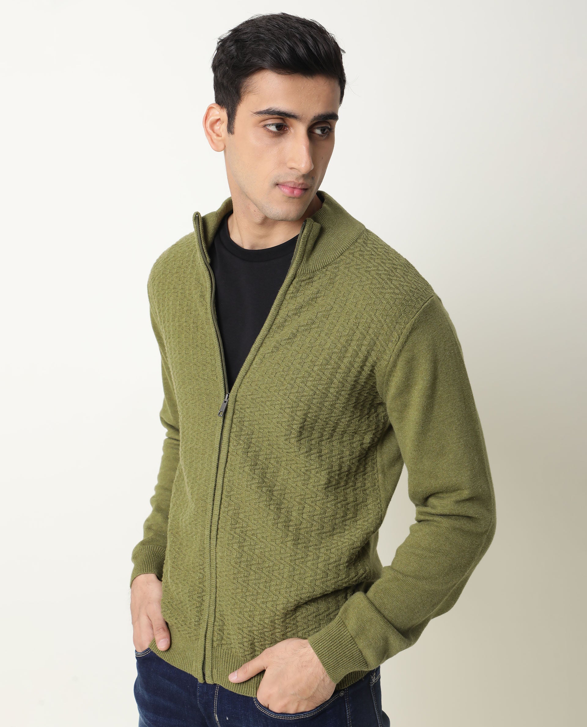 Short Men's Fine Gauge V-Neck Sweater - Navy & Black – ForTheFit.com