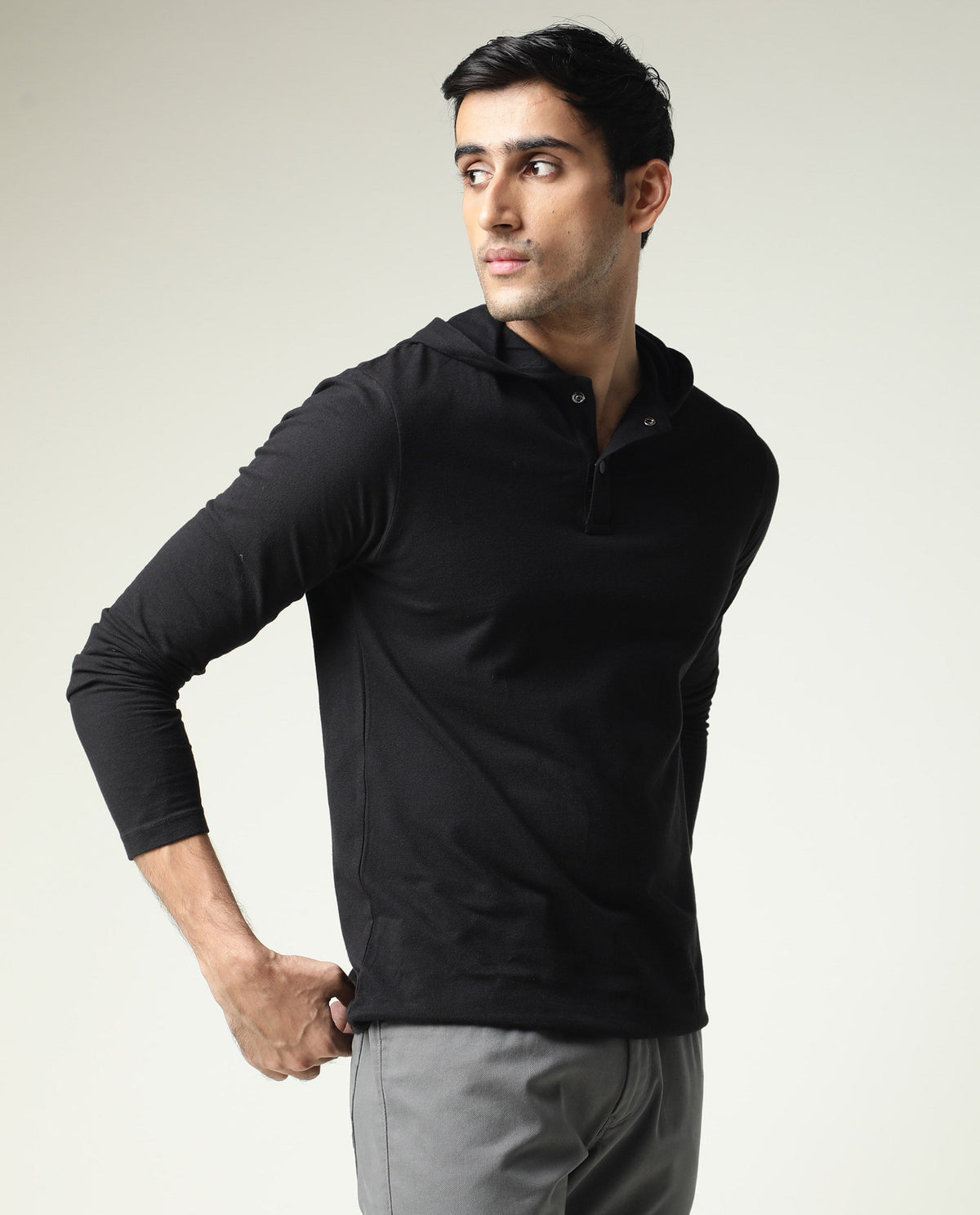 RARE RABBIT HOOD PRIMARY BLACK POLO COTTON FABRIC SHORT SLEEVE V-NECK SLIM FIT