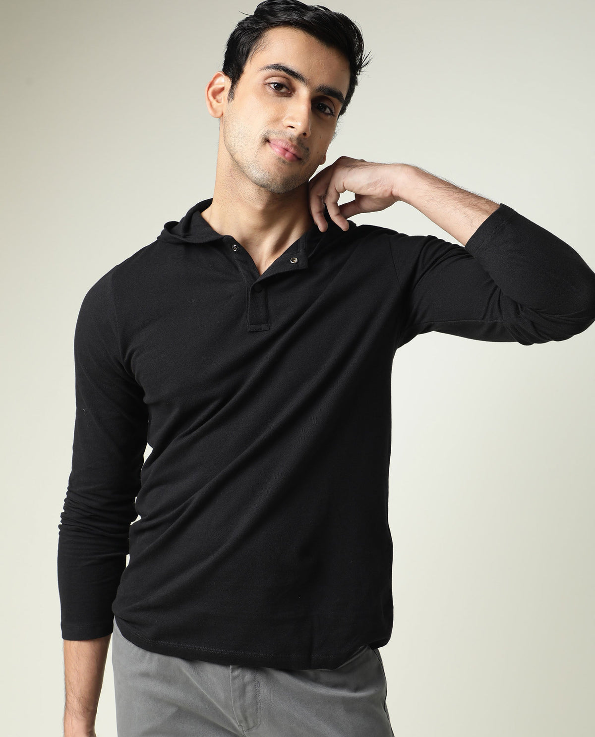 RARE RABBIT HOOD PRIMARY BLACK POLO COTTON FABRIC SHORT SLEEVE V-NECK SLIM FIT