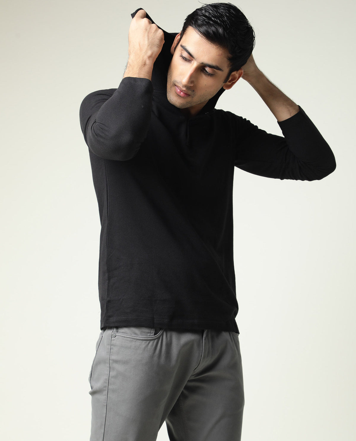 RARE RABBIT HOOD PRIMARY BLACK POLO COTTON FABRIC SHORT SLEEVE V-NECK SLIM FIT