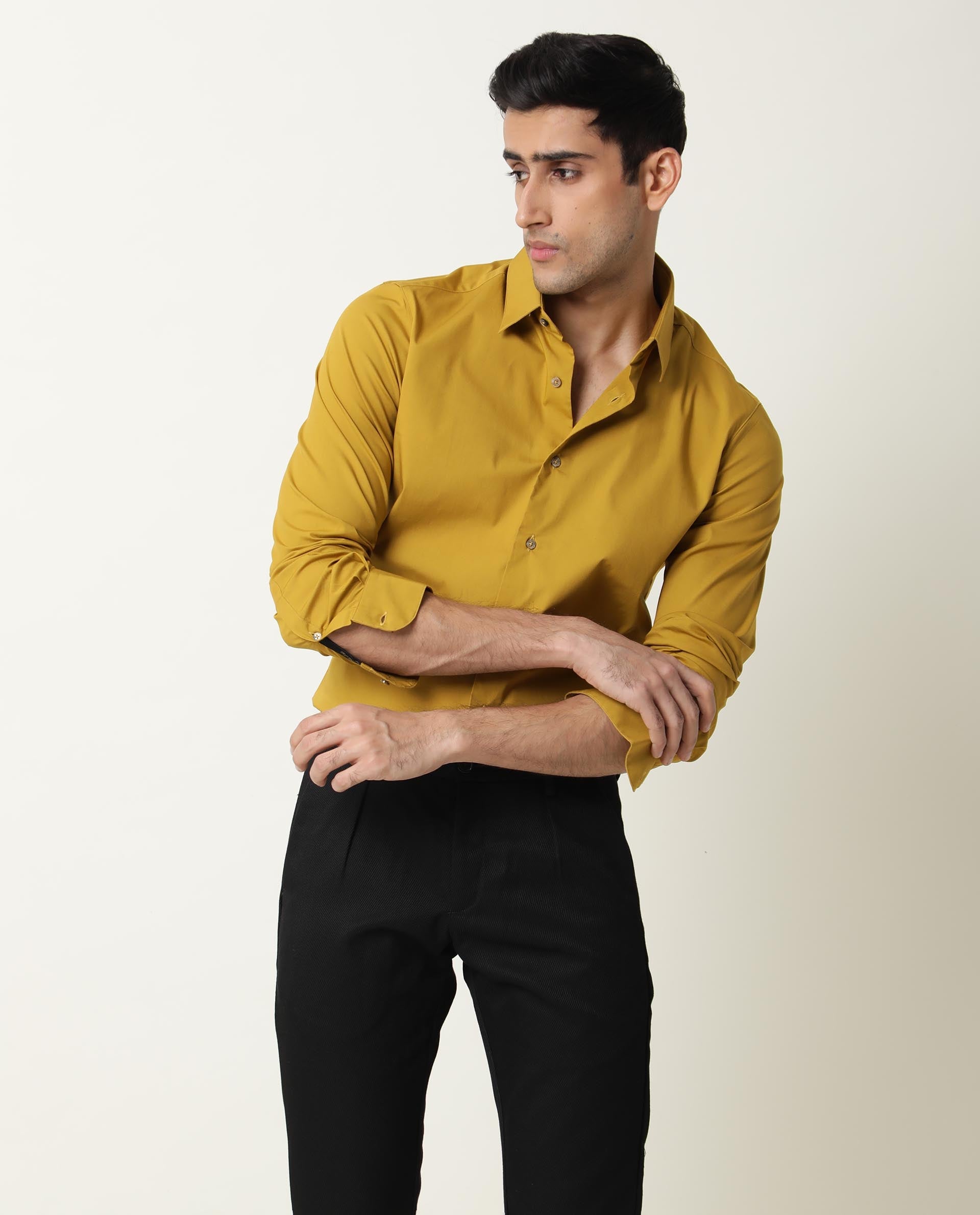 Share more than 156 black shirt with yellow pants latest
