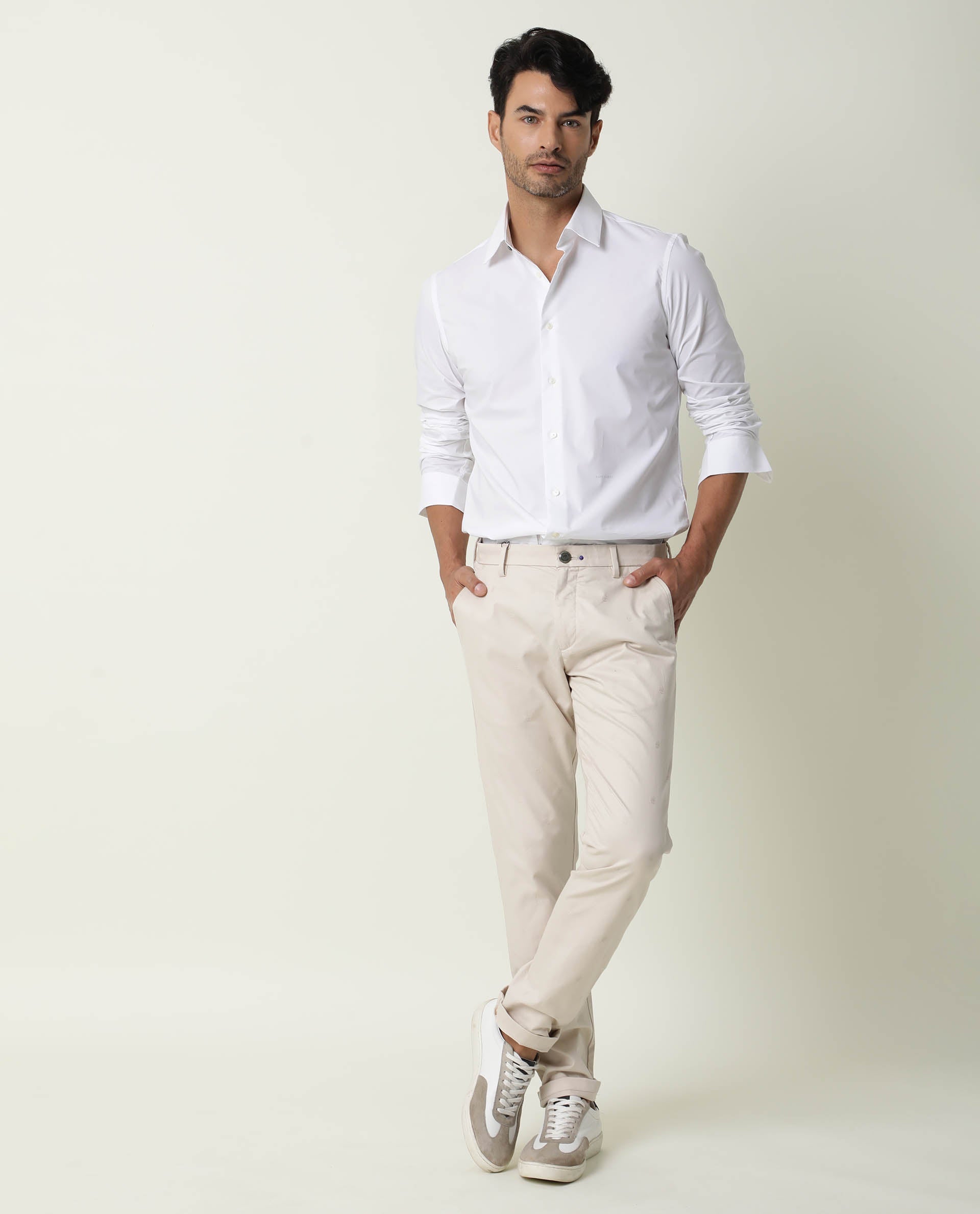 12 Best White Pants Outfits For Men To Wear in Every Occasions