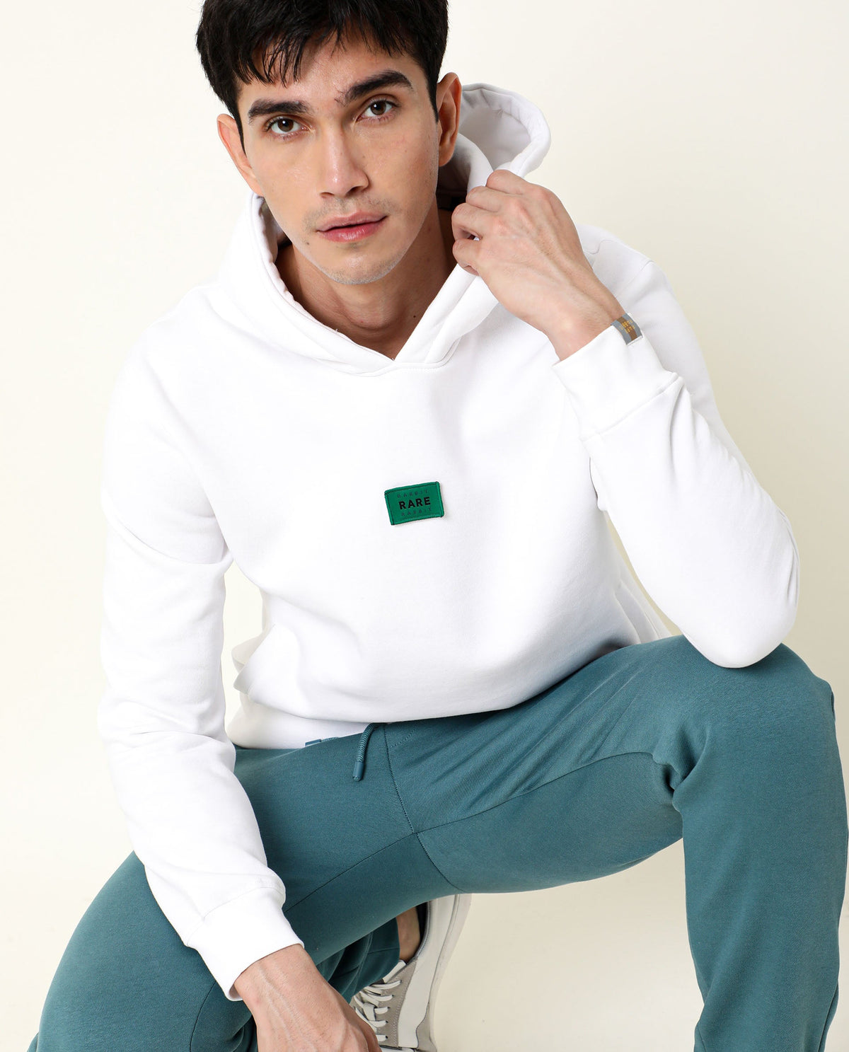 Rare Rabbit Men's Indo White Cotton Polyester Fabric Full Sleeves Detachable Badge Hooded Sweatshirt