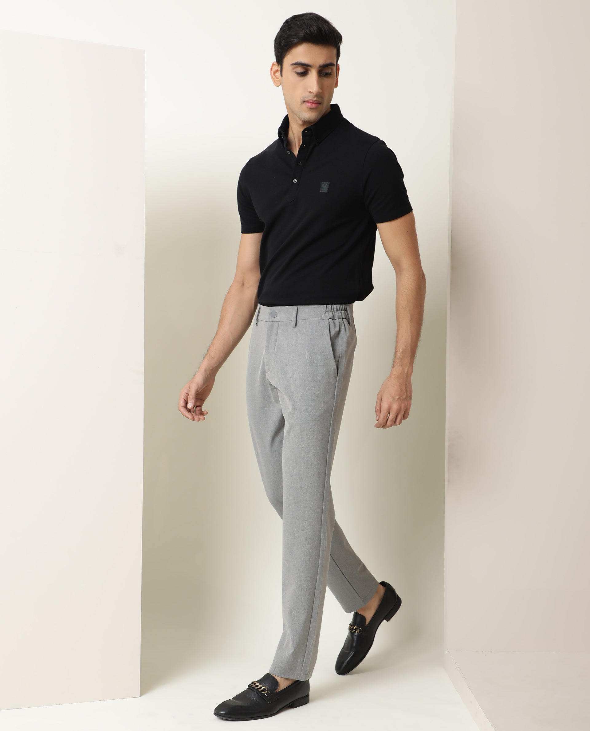 Buy Men Black Solid Slim Fit Casual Trousers Online - 801521 | Peter England
